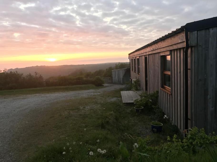 Spacious Cabin On Isolated Farm With Sea View Bude Εξωτερικό φωτογραφία