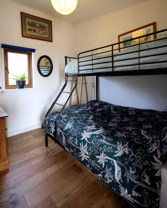 Spacious Cabin On Isolated Farm With Sea View Bude Εξωτερικό φωτογραφία