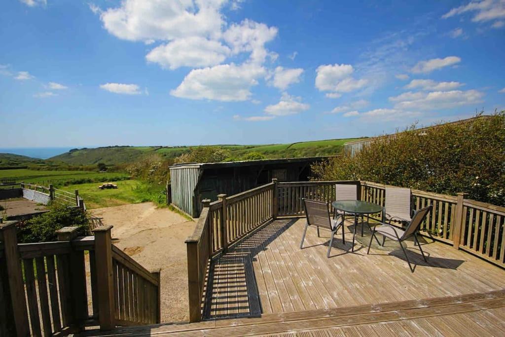 Spacious Cabin On Isolated Farm With Sea View Bude Εξωτερικό φωτογραφία