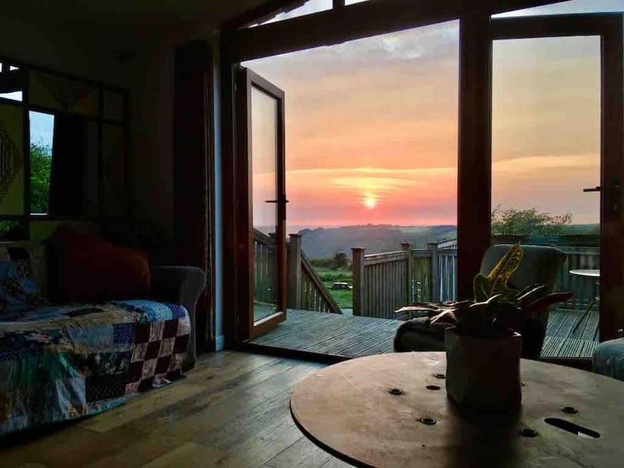 Spacious Cabin On Isolated Farm With Sea View Bude Εξωτερικό φωτογραφία