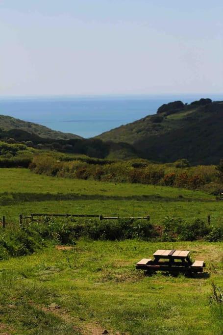 Spacious Cabin On Isolated Farm With Sea View Bude Εξωτερικό φωτογραφία